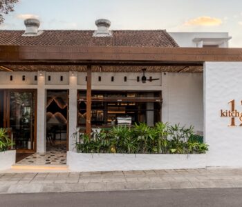 12 Kitchen & Wine Exterior