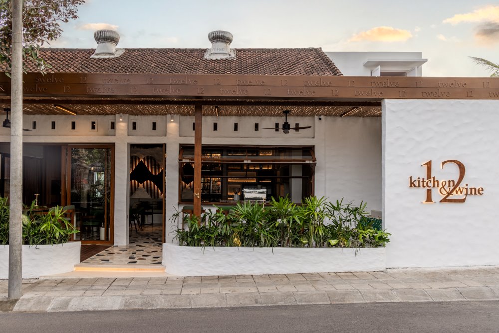 12 Kitchen & Wine Exterior