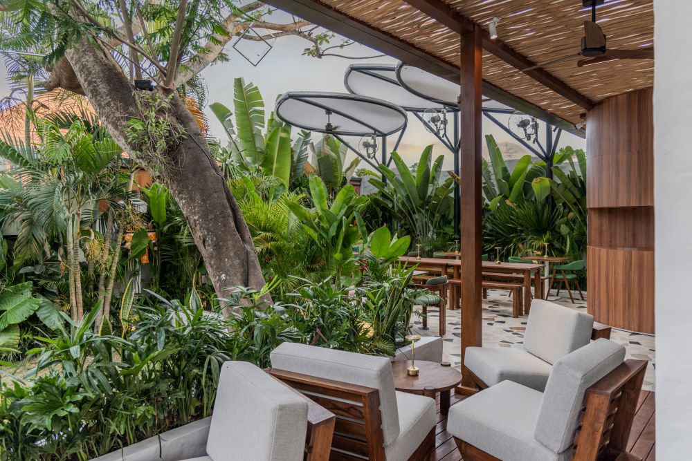 12 Kitchen & Wine Indoor 2