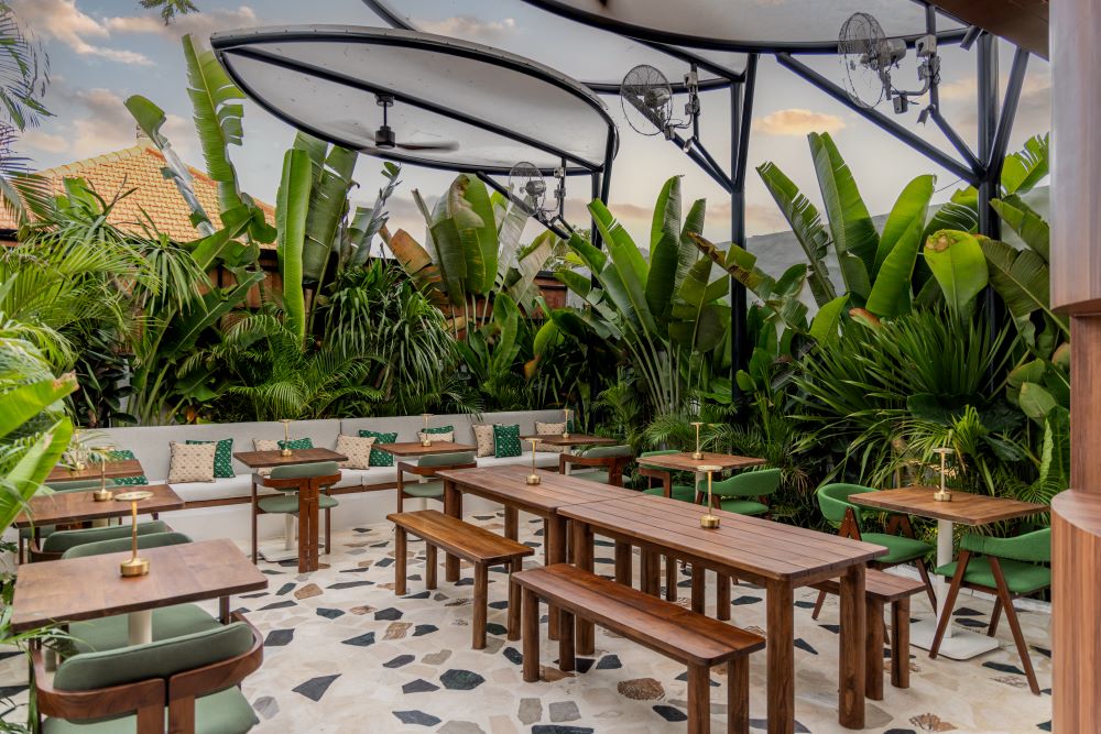 12 Kitchen & Wine Outdoor