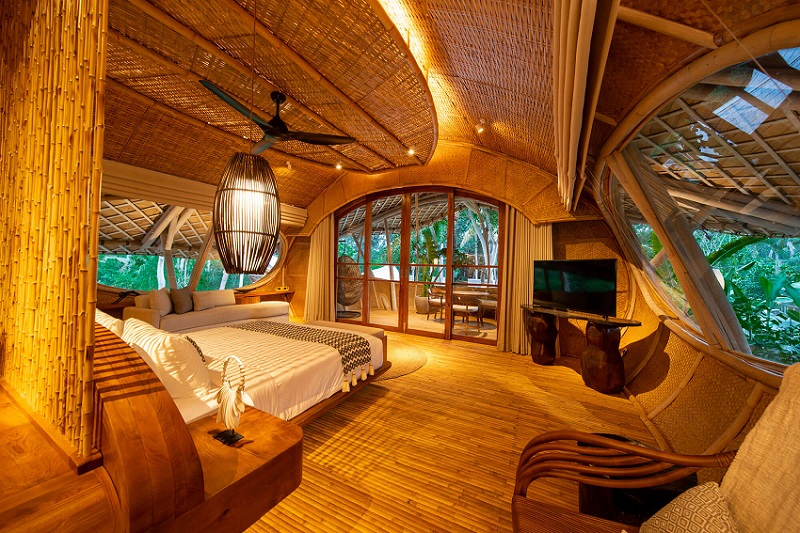 Designed with sustainability at its core, Ulaman Eco is home to 32 private villas crafted from bamboo, rammed earth, rattan, and reclaimed wood, forming one of the world’s largest bamboo and rammed-earth resort structures. Solar panels contribute to daily energy use, while composting programs ensure kitchen waste is repurposed, reinforcing a real commitment to eco-conscious living.