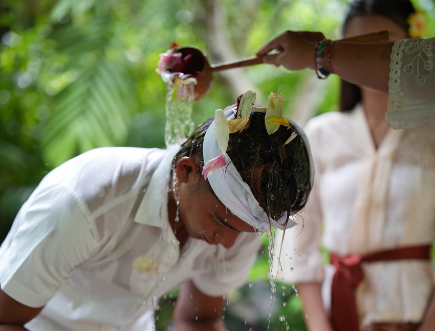 At the heart of the resort’s wellness offering is Heavenly Spa by The Westin Ubud, featuring five indoor and three outdoor treatment rooms set within a peaceful natural environment. Here, age-old Balinese healing traditions blend with modern wellbeing techniques to deliver a restorative experience.