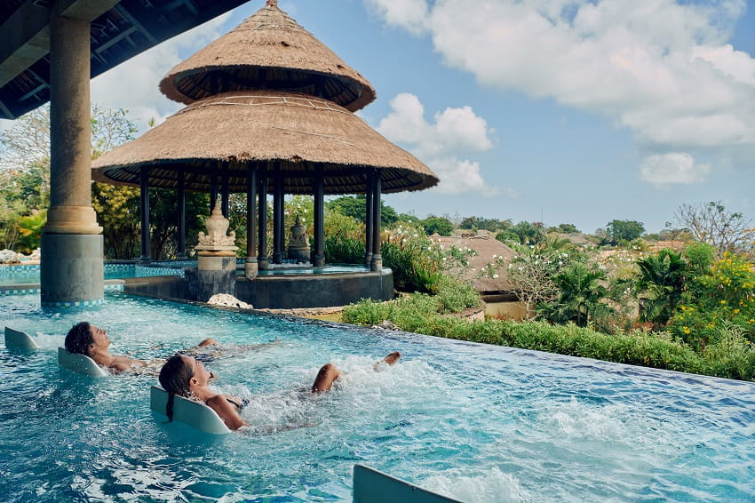 Perhaps the spa’s most iconic setting is Spa on the Rocks, an intimate cliff-edge sanctuary perched dramatically atop natural rock formations above the ocean. With uninterrupted views of rolling waves below, tailored treatments unfold in near silence, defined by privacy, rhythm, and the soothing cadence of the sea – an experience that feels both grounding and unforgettable.