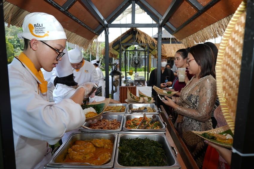 Introduces the Bali Chocolatier Pâtissier Professional School program, expanding its pathways into origin-focused pastry and chocolate craftsmanship