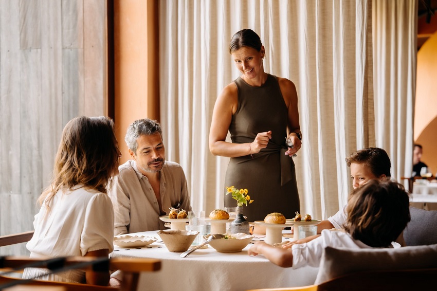 Dinner at Syrco BASÈ Restaurant is served from Tuesday to Saturday, with menus that shift with availability and harvest. Signature dishes include savoy cabbage with green chilli koshi and lime, fish roulade with potato purée and razor clam, nasi ulam with fresh herbs and pickles, and pork cheek with andaliman pepper and kanari nuts. Vegan and vegetarian menus feature organic and foraged ingredients treated with the same care.