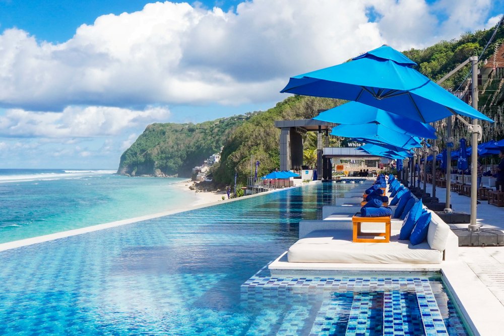 White Rock Beach Club - Day Bed