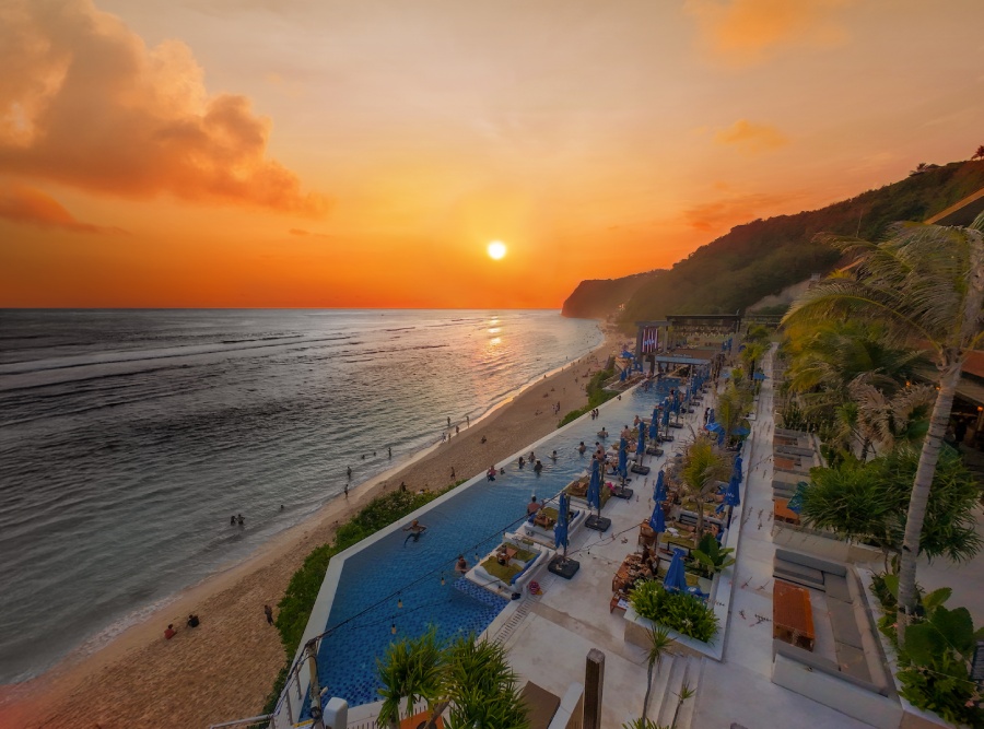 White Rock Beach Club - MAIN IMAGE