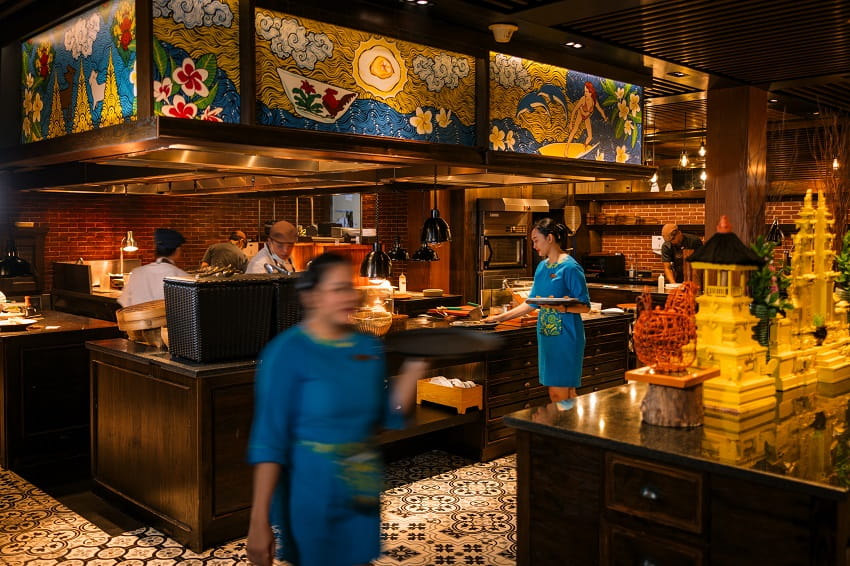 Makase, the signature all-day dining restaurant at Hotel Indigo Bali Seminyak Beach, invites guests to savour the vibrant flavours of Southeast Asian cuisine, spanning Indonesia, Thailand, Malaysia, Singapore, and Vietnam.