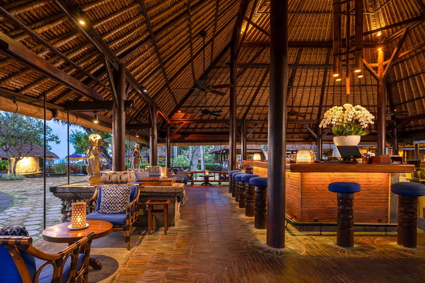 Kayu Bar - The Oberoi