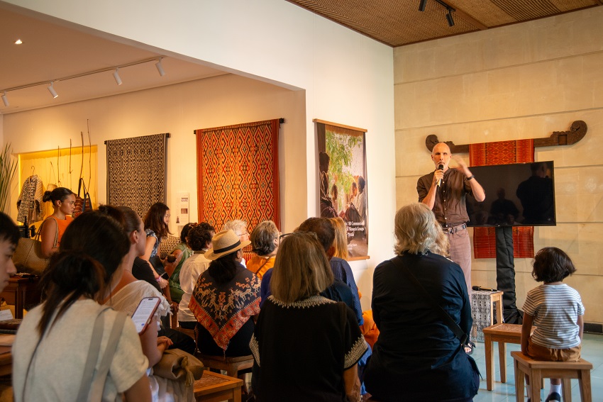 To accompany the opening of the exhibition, visitors also had the opportunity to attend a talk by Threads of Life co-founder William Ingram, who shared insights into the organisation’s long-standing work with artisan communities across the archipelago.