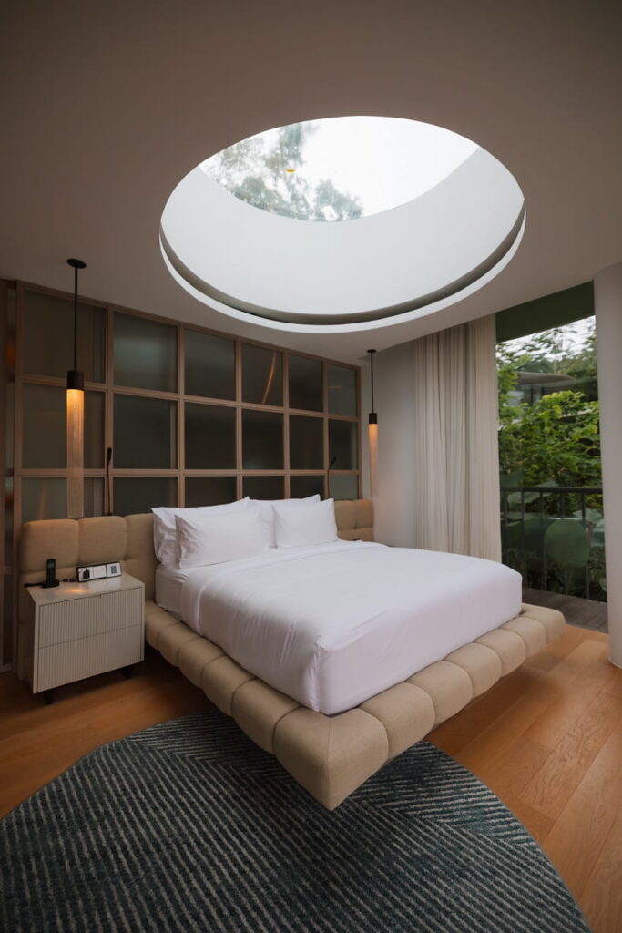 In 2024, Bumi Kinar revealed its alter-ego, an entirely new wing, named Skylight, that hangs above the Petanu River, inviting guests to immerse themselves more deeply into the thickening forests that climb the valley walls.