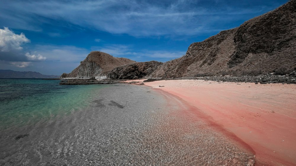 Labuan Bajo Pink Beach