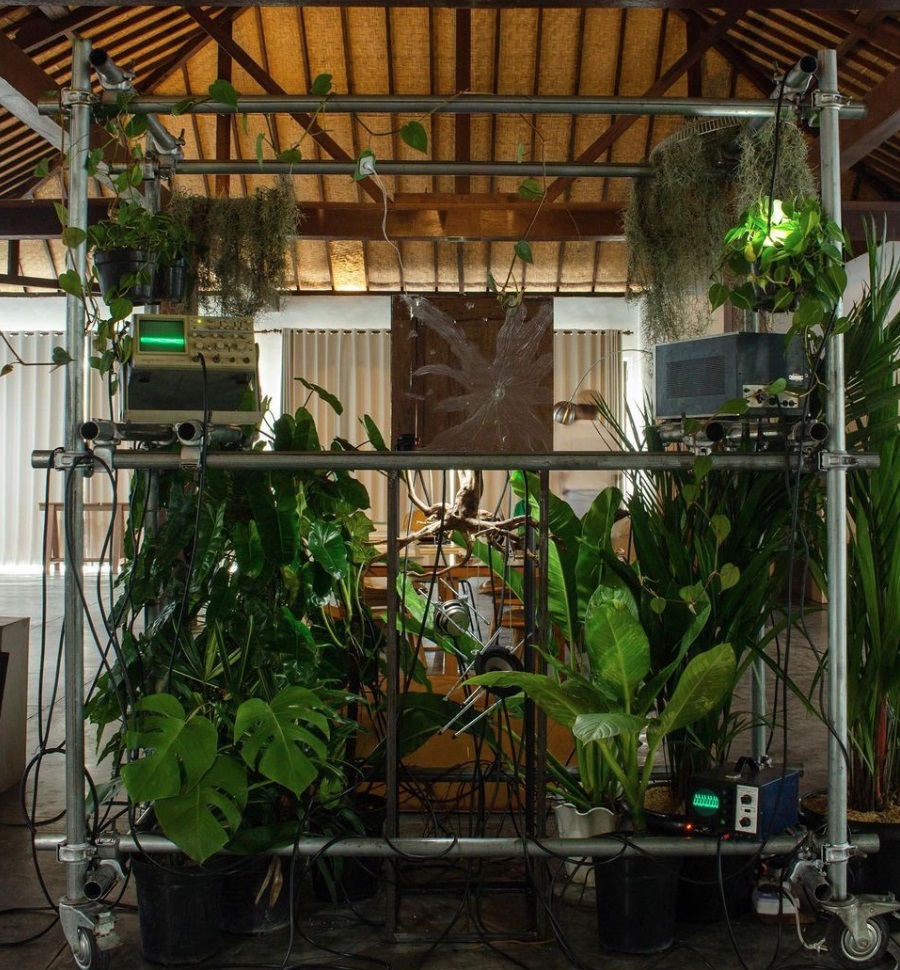 Pande-Wirdinas-experimental-art-installation-Semu-Masa-Depan-Image-courtesy-of-Nonfrasa