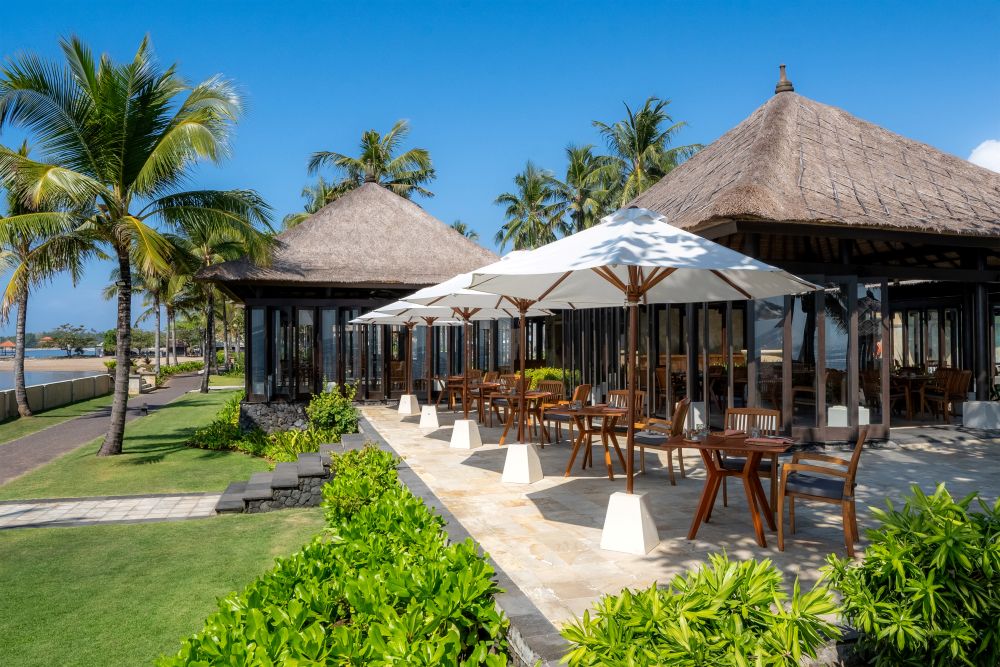 Beachfront Restaurants in Bali - Eight Degrees South - Outdoor Terrace - 01