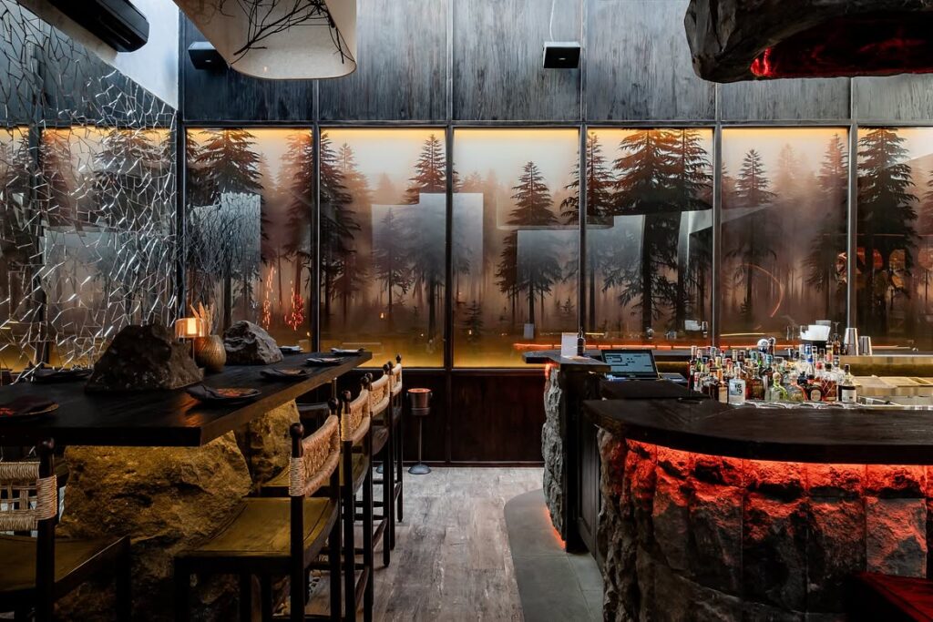 ORYn brings together an open-fire kitchen, bold flavours, and imaginative sips under three defining pillars: Smoke, Spice, and Spirits.
