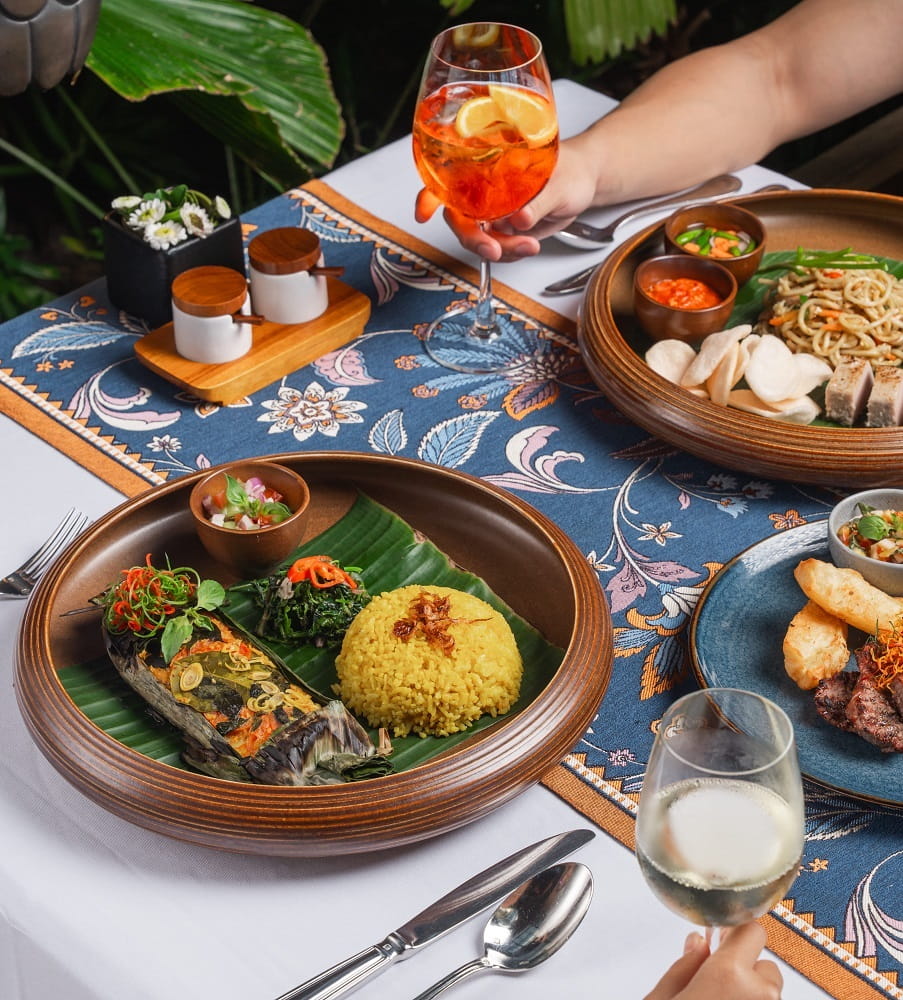 Bejana - Among the highlights is Red Snapper with Bumbu Woku, inspired by the flavours of North Sulawesi and paired with grown pakis, while Tempe Satay, prepared through the traditional bacem method before being grilled over charcoal, offers a plant-based expression of Indonesian culinary heritage.