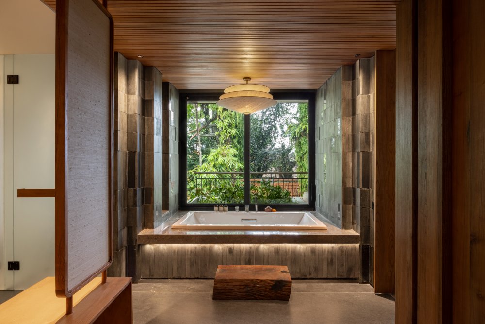 Alaya Suites Ubud Twin Suite Bathtub